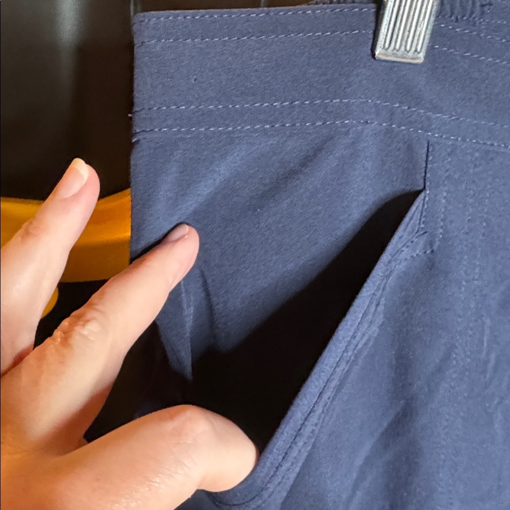 Chico’s Zenergy Navy Blue Cargo Pants Size 12 (Chico’s Size 2) - Picture 6 of 9